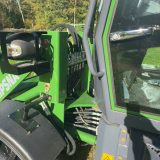Hydraulledningar vid lastaggregatet bredvid hyttdörren på Skipsna T3600