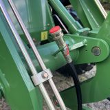 Hydraulisk snabbkoppling med skyddslock för extra redskapshydraulik