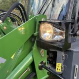 Tänd strålkastare med blinker i skyddsfäste vid lastaggregatet på Skipsna T8600
