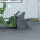Lastskopa LS1680 från sidan på grön lastmaskin med EURO/Trima-fäste