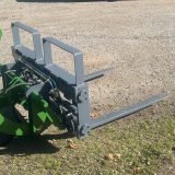 Hydrauliska pallgafflar LARGE med ryggstöd, kopplade till hjullastarens redskapsfäste