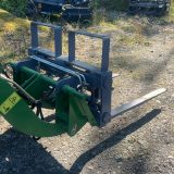 Hydrauliska pallgafflar MEDIUM från sidan med EURO/Trima-fäste på lastmaskin