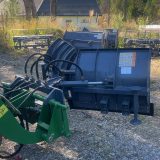 Vikplog VB2140 bakifrån med hydraulslangar och EURO/Trima-fäste för hjullastare