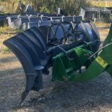 Vikplog VB2500 bakifrån med hydraulik och EURO-fäste mot lastmaskin